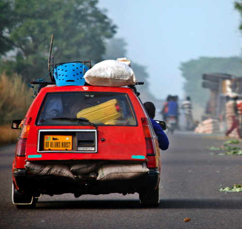 Where are we going? Africa 3, (ed.3), 2009, fotografía color sobre tela, 106 x 160 cm.  